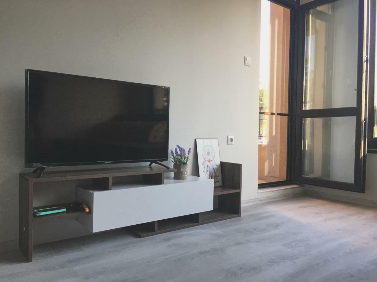 Azzurro Apartment - Ideal For Your Seaside Escape In Burgas ภายนอก รูปภาพ